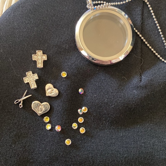 Origami owl necklace - Picture 4 of 4